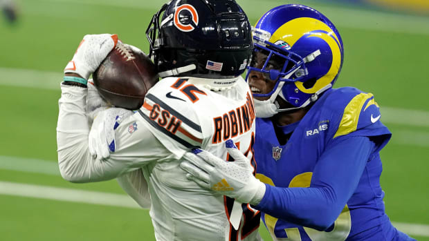 Allen Robinson and Jalen Ramsey fight for a pass during a Bears-Rams game in 2020