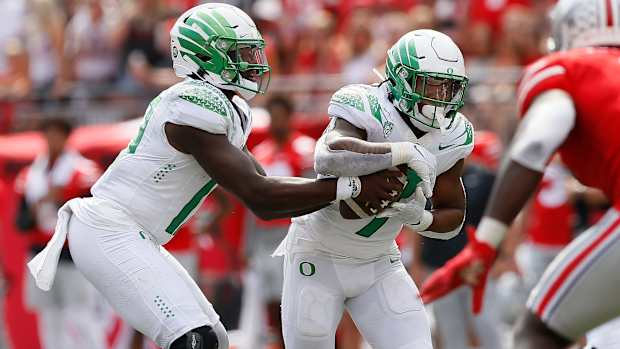 Oregon Strength Coach Aaron Feld Working Out Like A Player Sports Illustrated