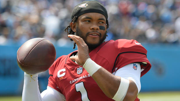 Arizona Cardinals quarterback Kyler Murray (1) warms up against the Tennessee Titans