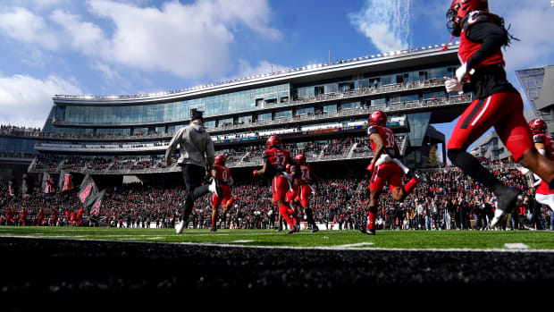 The Cincinnati Bearcats take the field before the first quarter of a college football game against the Tulane Green Wave, Friday, Nov. 25, 2022, at Nippert Stadium in Cincinnati. Ncaaf Tulane Green Wave At Cincinnati Bearcats Nov 25 0382