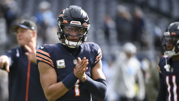 Chicago Bears QB Justin Fields warming up before game