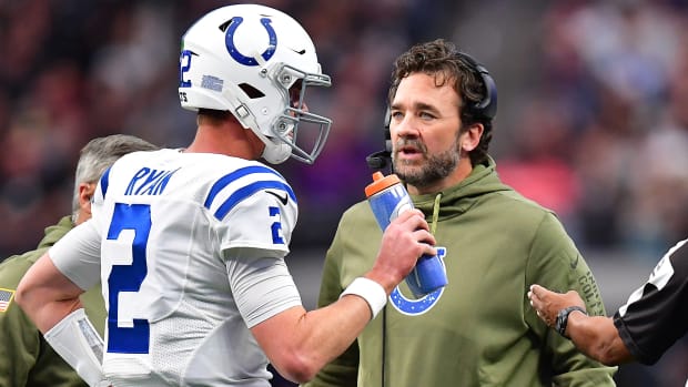 Indianapolis Colts quarterback Matt Ryan talks with new Colts head coach Jeff Saturday.
