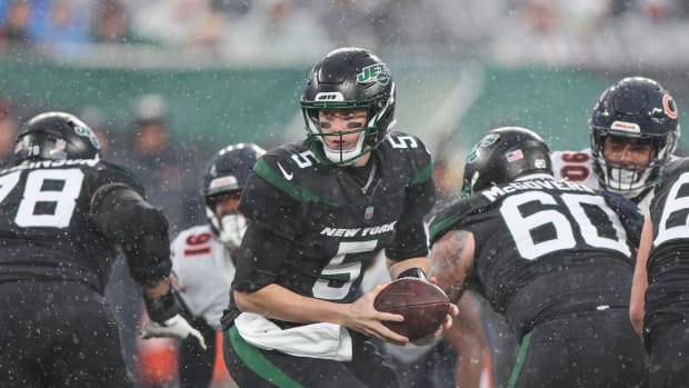 New York Jets QB Mike White hands off in win over Chicago Bears