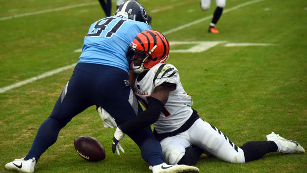 Nov 27, 2022; Nashville, Tennessee, USA; Cincinnati Bengals cornerback Mike Hilton (21) breaks up a pass intended for Tennessee Titans tight end Austin Hooper (81) during the first half at Nissan Stadium. Mandatory Credit: Christopher Hanewinckel-USA TODAY Sports