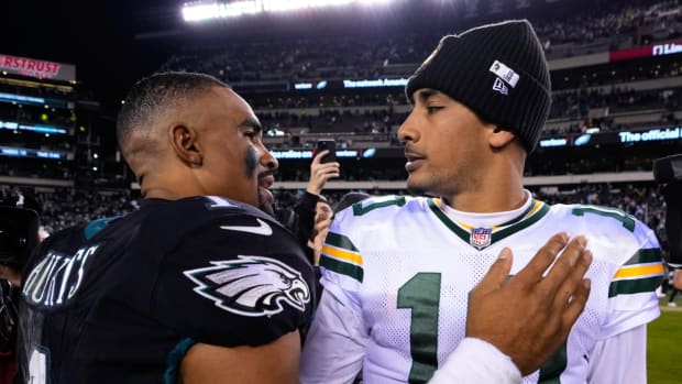 Eagles quarterback Jalen Hurts speaks with Packers quarterback Jordan Love after the game.