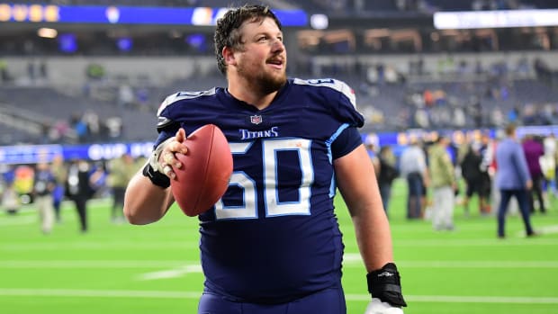 Tennessee Titans center Ben Jones (60) celebrates the victory against the Los Angeles Rams at SoFi Stadium.