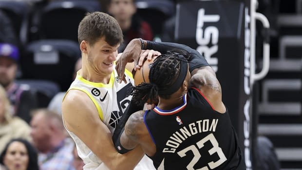 Utah Jazz center Walker Kessler (24) and Los Angeles Clippers forward Robert Covington (23) battle for a loose ball in the second quarter at Vivint Arena.