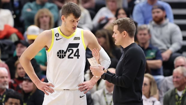Utah Jazz center Walker Kessler (24) and head coach Will Hardy speak during a break in second half action against the Los Angeles Clippers at Vivint Arena.