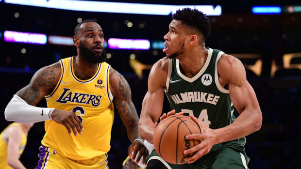 Milwaukee Bucks forward Giannis Antetokounmpo (34) moves the ball against Los Angeles Lakers forward LeBron James (6)
