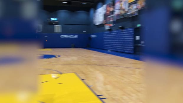 Steph Curry Makes Absurd Full Court Shots 