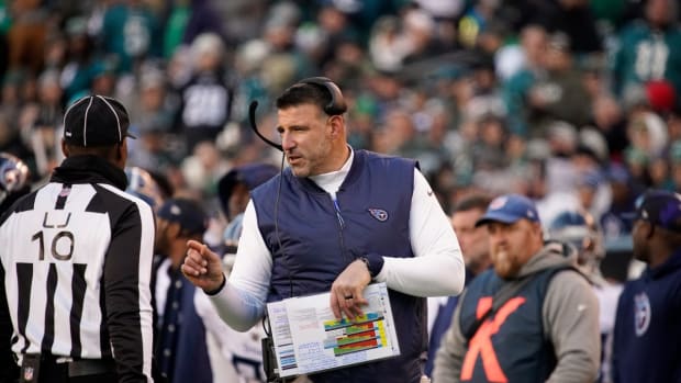 Tennessee Titans head coach Mike Vrabel and line judge Julian Mapp (10) discuss a call during the fourth quarter at Lincoln Financial Field Sunday, Dec. 4, 2022, in Philadelphia, Pa.