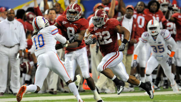 Alabama Crimson Tide running back Mark Ingram (22) takes a screen pass 69 yards during the second quarter of the 2009 SEC championship game against the Florida Gators at the Georgia Dome.