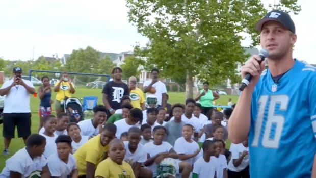 Jared Goff meets with kids in Detroit