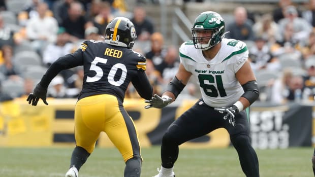 New York Jets OL Max Mitchell blocking against Pittsburgh Steelers