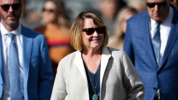 Tennessee Titans owner Amy Adams Strunk walks the sideline before the game against the Oakland Raiders at Oakland-Alameda County Coliseum Sunday, Dec. 8, 2019 in Oakland , Ca.
