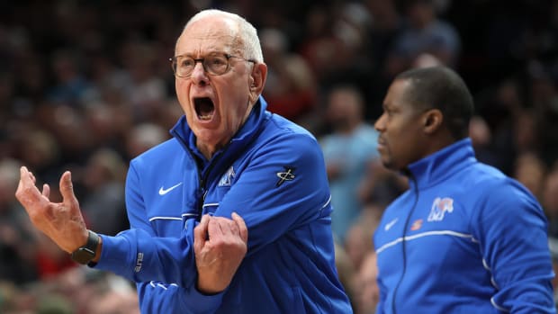 Memphis Tigers Assistant Coach Larry Brown yells out to his team as they take on the Gonzaga Bulldogs in their second round NCAA Tournament matchup on Saturday, March 19, 2022 at the Moda Center in Portland, Ore. Jrca3748