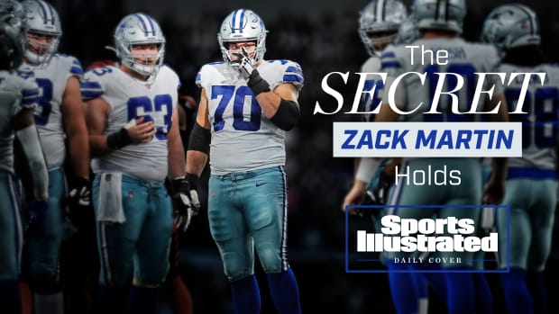 Zack Martin stands before the Cowboys form a huddle