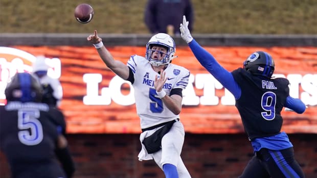 Nov 26, 2022; Dallas, Texas, USA; Memphis Tigers quarterback Seth Henigan (5) passes the ball against Southern Methodist Mustangs defensive end Nelson Paul (9) during the second half at Gerald J. Ford Stadium.