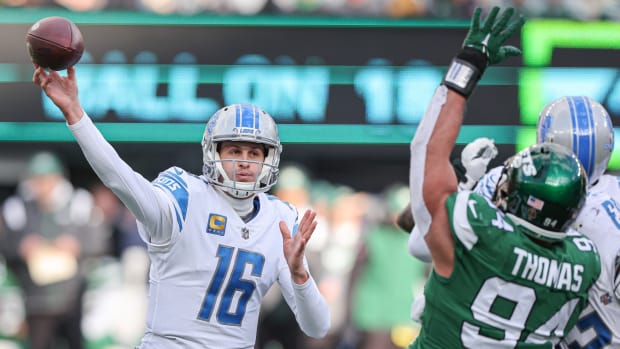 Detroit Lions QB Jared Goff throws pass against New York Jets