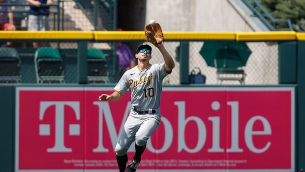Pittsburgh Pirates OF Bryan Reynolds catches fly ball