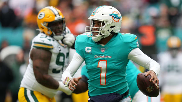 Miami Dolphins quarterback Tua Tagovailoa (1) scrambles with the ball against the Green Bay Packers during the second half at Hard Rock Stadium.