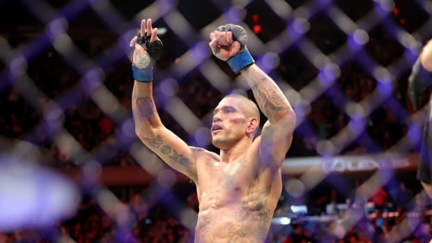 Alex Pereira defeats Israel Adesanya during UFC 281 at Madison Square Garden.