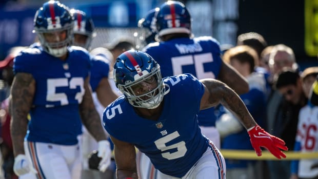 Jan 1, 2023; East Rutherford, New Jersey, USA; New York Giants defensive end Kayvon Thibodeaux (5) warms up before the game against the Indianapolis Colts at MetLife Stadium.