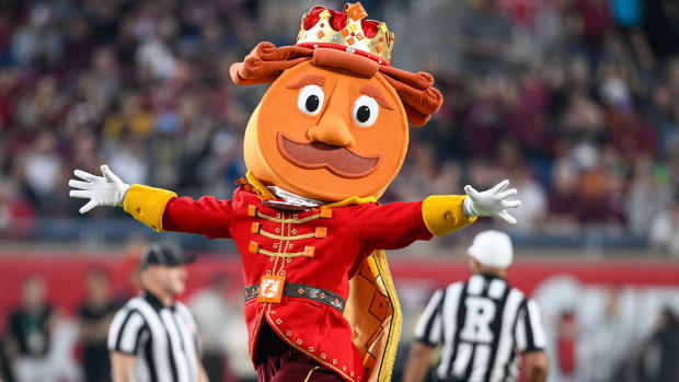 Prince Chedward leaps at the Cheez-It Bowl