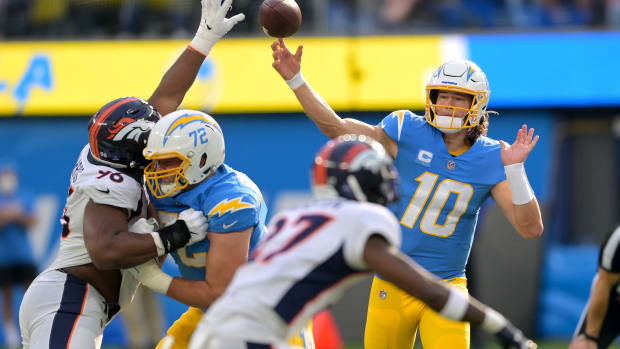 Jan 2, 2022; Inglewood, California, USA; Los Angeles Chargers quarterback Justin Herbert (10) throws a pass in the first half the game against the Denver Broncos at SoFi Stadium. Mandatory Credit: Jayne Kamin-Oncea-USA TODAY Sports