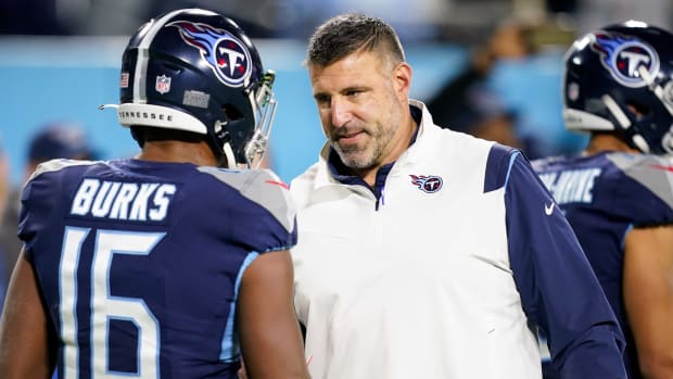Tennessee Titans head coach Mike Vrabel speaks with wide receiver Treylon Burks (16) before a game against the Dallas Cowboys at Nissan Stadium Thursday, Dec. 29, 2022, in Nashville, Tenn.