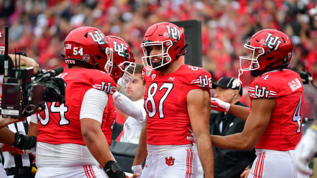 Utah Utes tight end Thomas Yassmin (87) celebrates with teammates after making a catch for a touchdown against the Penn State Nittany Lions in the first half in the 109th Rose Bowl game at the Rose Bo...