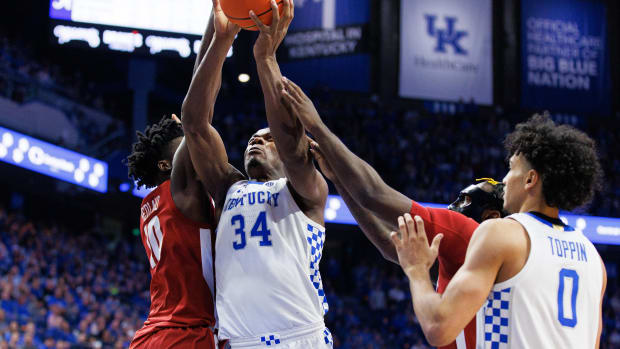Kentucky Wildcats forward Oscar Tshiebwe (34) goes to the basket during the second half against the Alabama Crimson Tide at Rupp Arena at Central Bank Center.