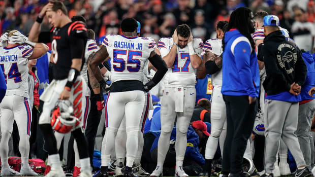 Bills and Bengals players react as they surround Damar Hamlin after his collapse