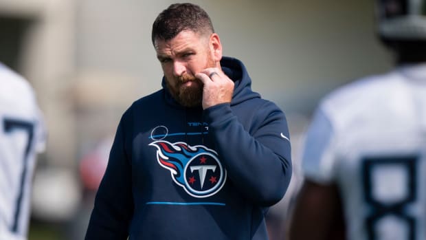 Tennessee Titans passing game coordinator Tim Kelly watches players during practice at Saint Thomas Sports Park Wednesday, June 1, 2022, in Nashville, Tenn.