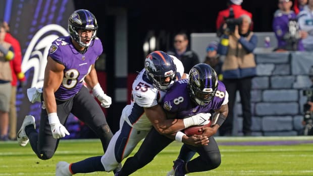 Ravens quarterback Lamar Jackson wasn’t able to return from a knee injury sustained against the Broncos.