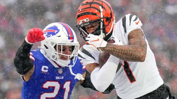 Buffalo Bills safety Jordan Poyer (21) attempts to strip the ball from Cincinnati Bengals wide receiver Ja'Marr Chase (1) as he runs a catch in for a touchdown in the first quarter of the NFL divisional playoff football game between the Cincinnati Bengals and the Buffalo Bills, Sunday, Jan. 22, 2023, at Highmark Stadium in Orchard Park, N.Y. The Bengals led 17-7 at halftime. Cincinnati Bengals At Buffalo Bills Afc Divisional Jan 22 387
