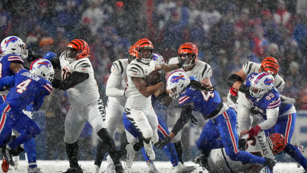 Cincinnati Bengals running back Joe Mixon (28) carries the ball in the fourth quarter during an NFL divisional playoff football game between the Cincinnati Bengals and the Buffalo Bills, Sunday, Jan. 22, 2023, at Highmark Stadium in Orchard Park, N.Y. Cincinnati Bengals At Buffalo Bills Afc Divisional Jan 22 1365