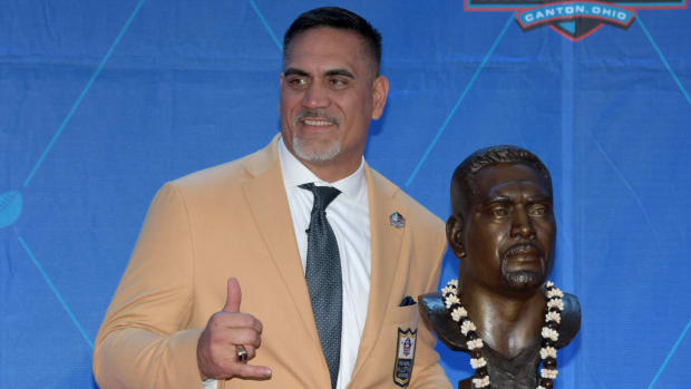 Former NFL center Kevin Mawae poses with his Pro Football Hall of Fame bust in 2019.