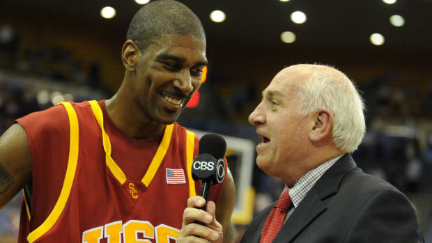 Longtime sports broadcaster Billy Packer speaks with OJ Mayo after a win over UCLA.
