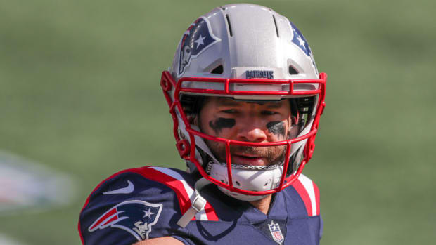 Former Patriots wide receiver Julian Edelman plays in a game in 2020.