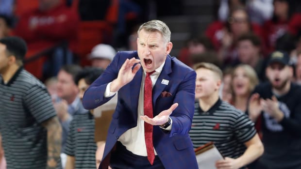 Alabama Crimson Tide head coach Nate Oats yells to his team during the second half against the Oklahoma Sooners at Lloyd Noble Center.