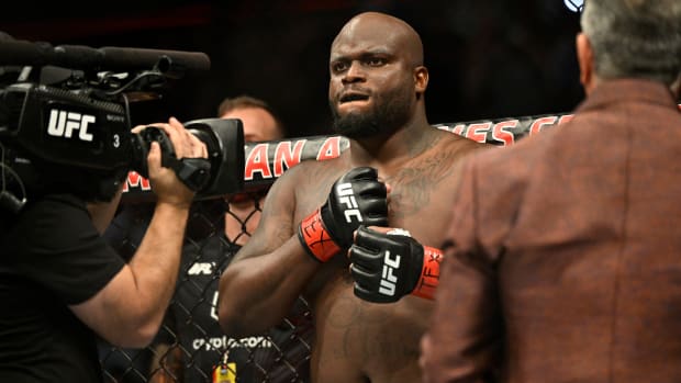 Derrick Lewis (red gloves) before a fight with Sergei Pavlovich (not pictured) in a heavyweight bout during UFC 277 at the American Airlines Center.