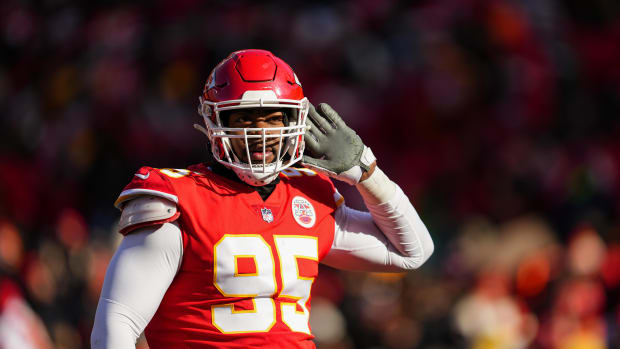 Chris Jones gestures to the crowd before the snap during a Chiefs game