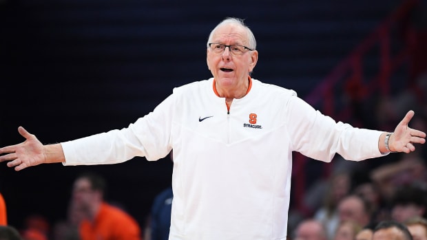 Syracuse’s Jim Boeheim holds out his arms