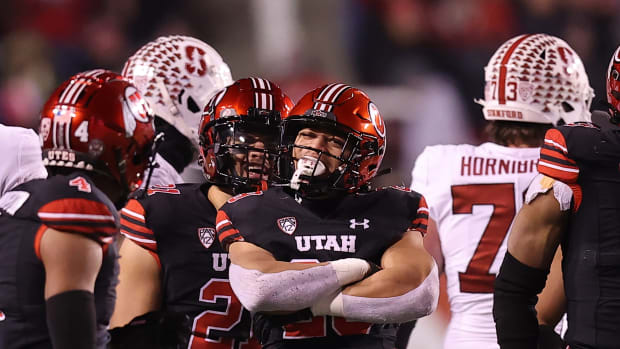Utah Utes safety Sione Vaki (center) reacts to a tackle for a loss against the Stanford Cardinal in the third quarter at Rice-Eccles Stadium.