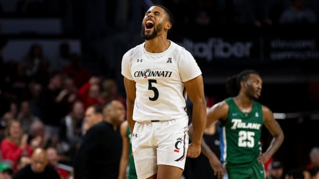 Cincinnati Bearcats guard David DeJulius (5) celebrates after a making a three point shot during the second half of an NCAA men s college basketball game on Thursday, Dec. 29, 2022, at Fifth Third Arena in Cincinnati. The Bearcats defeated the Green Wave 88-77 with a crowd of 9,484. Tulane Green Wave At Cincinnati Bearcats Ncaa Basketball Dec 29