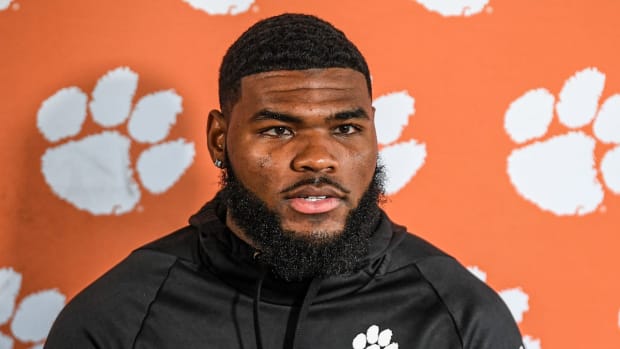 Clemson linebacker Trenton Simpson talks with media during midweek interviews at the Poe Indoor Facility in Clemson Tuesday, October 11, 2022. Clemson Football Midweek Interviews.