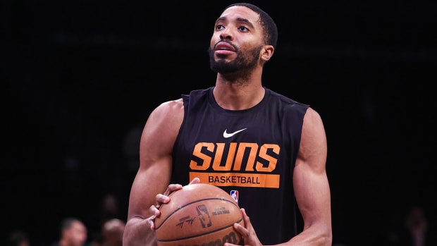Phoenix Suns forward Mikal Bridges warms up before the game against the Brooklyn Nets at Barclays Center.