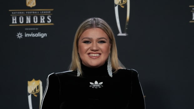 Kelly Clarkson NFL honors