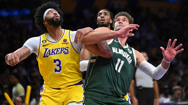 anthony davis brook lopez bucks 2-9-23